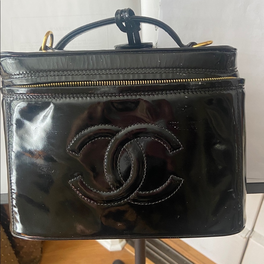 CHANEL - Picture 4 of 16